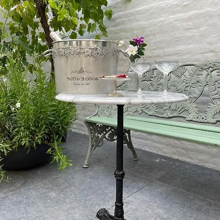 L'histoire De L'éclair Couette-café Bruges